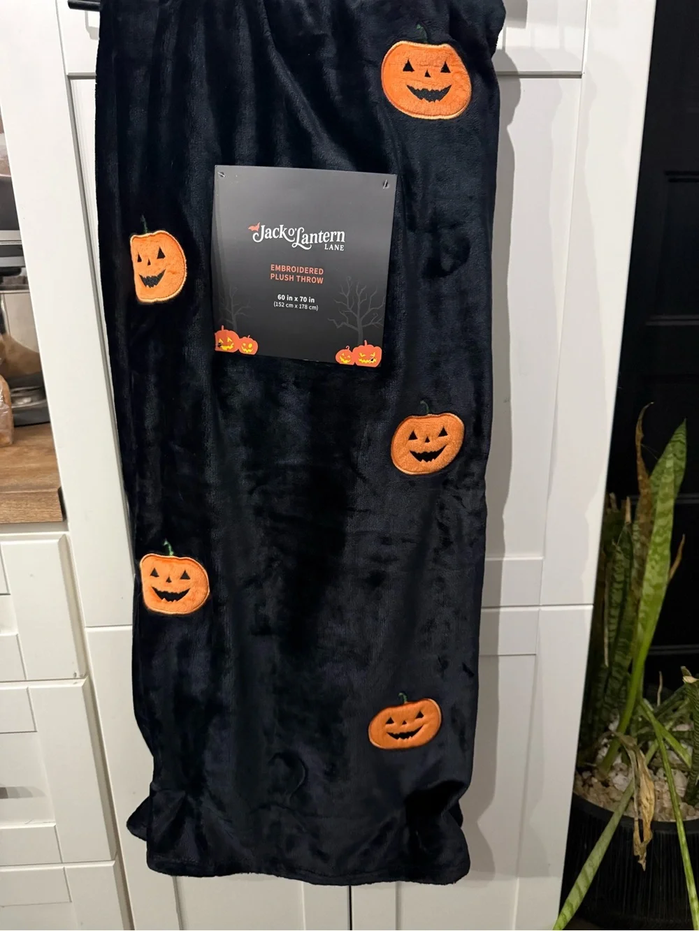 NEW Jack O'Lantern Lane Black FUZZY EMBROIDERED Pumpkin Patch Plush 60x70” Throw